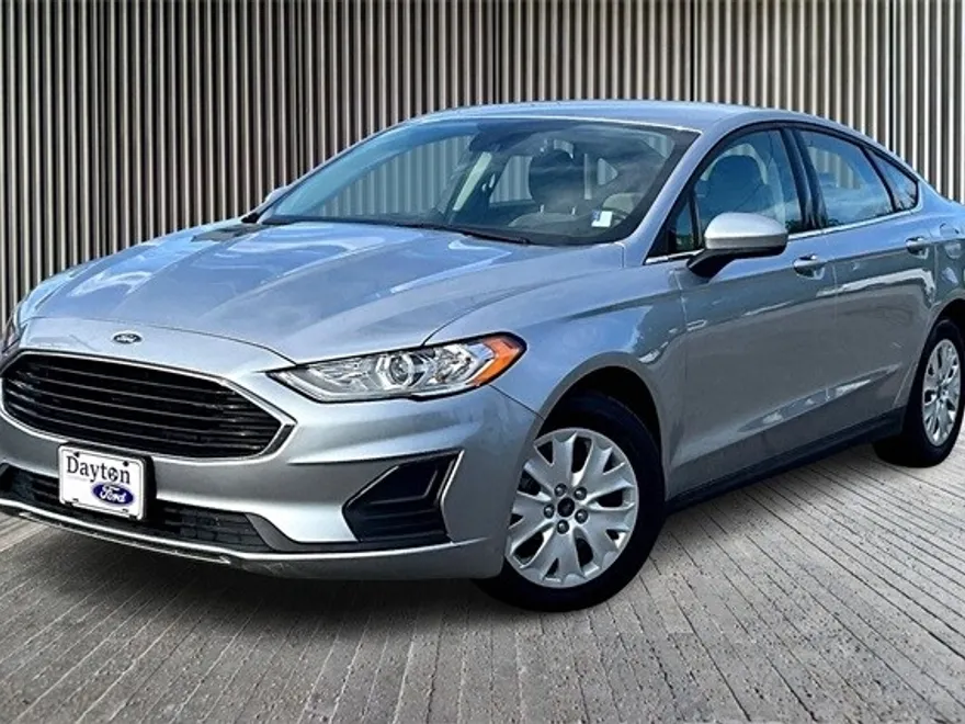 2020 Ford Fusion S photo 1