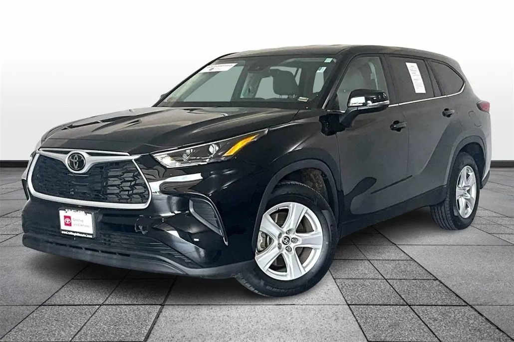 2023 Toyota Highlander L photo 1