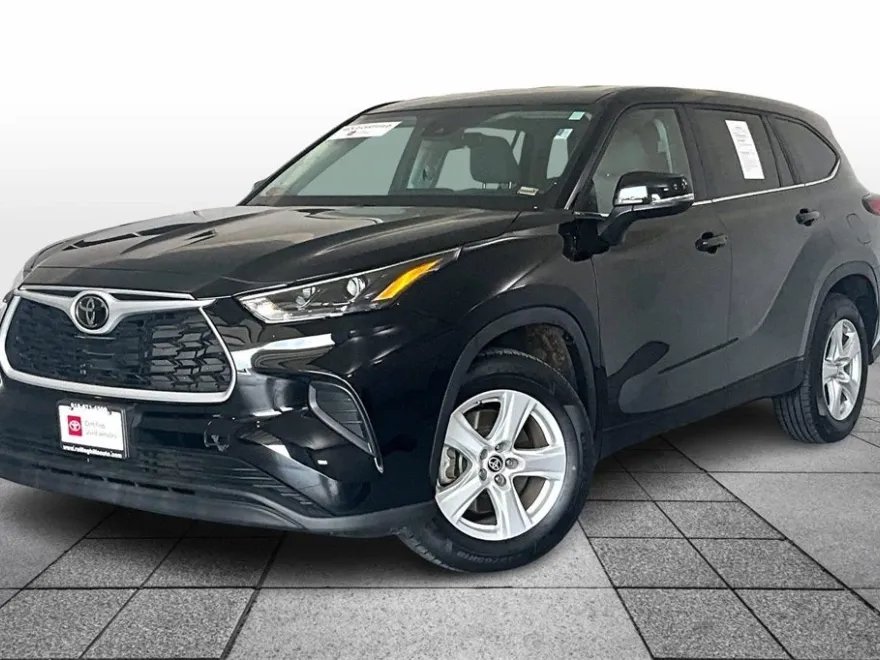 2023 Toyota Highlander L photo 1