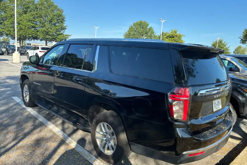 2024 Chevrolet Suburban LT photo 1