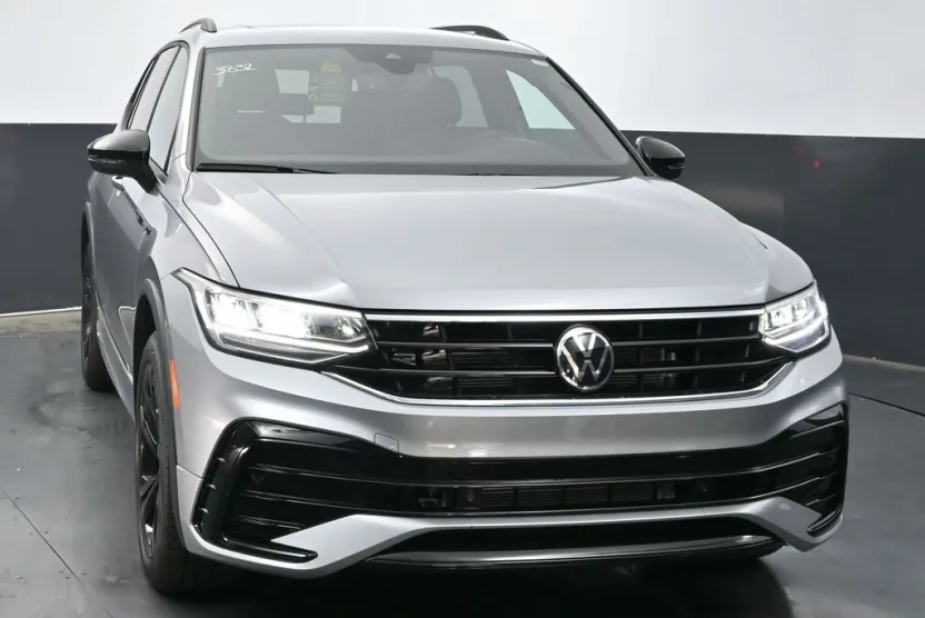 2024 Volkswagen Tiguan SE R-Line Black photo 1