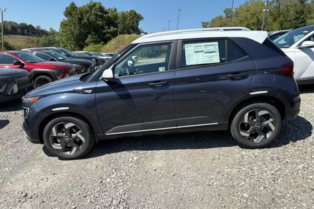 2025 Hyundai Venue Limited photo 1