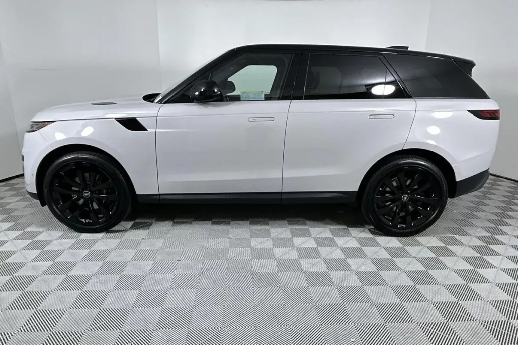 2025 Land Rover Range Rover Sport SE photo 1