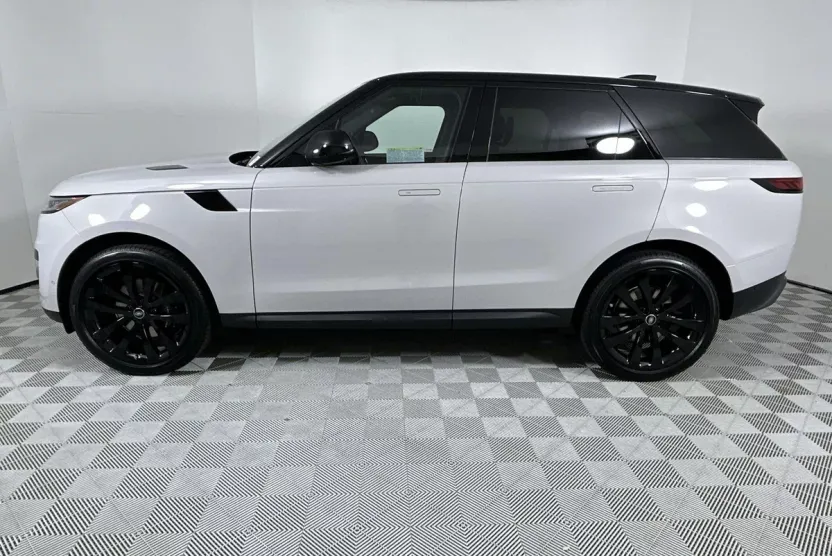 2025 Land Rover Range Rover Sport SE photo 1