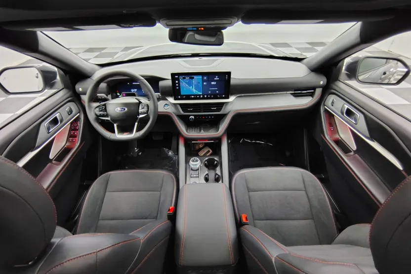2025 Ford Explorer ST photo 1