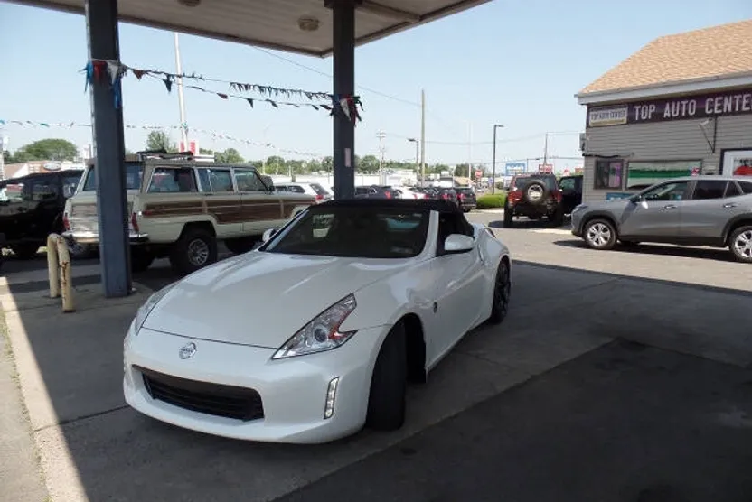 2016 Nissan 370Z Touring photo 1