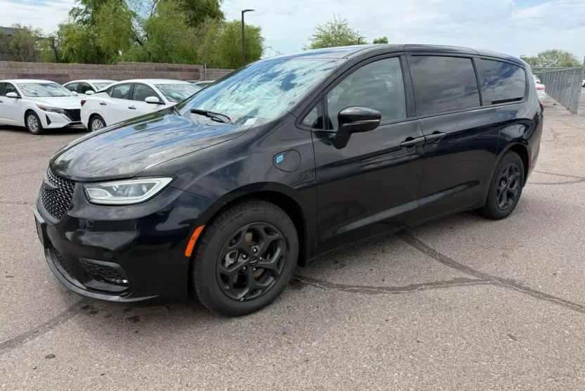 2022 Chrysler Pacifica Hybrid Touring L photo 1