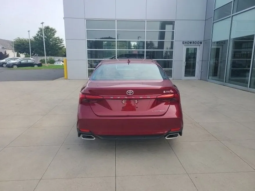 2022 Toyota Avalon Limited photo 5