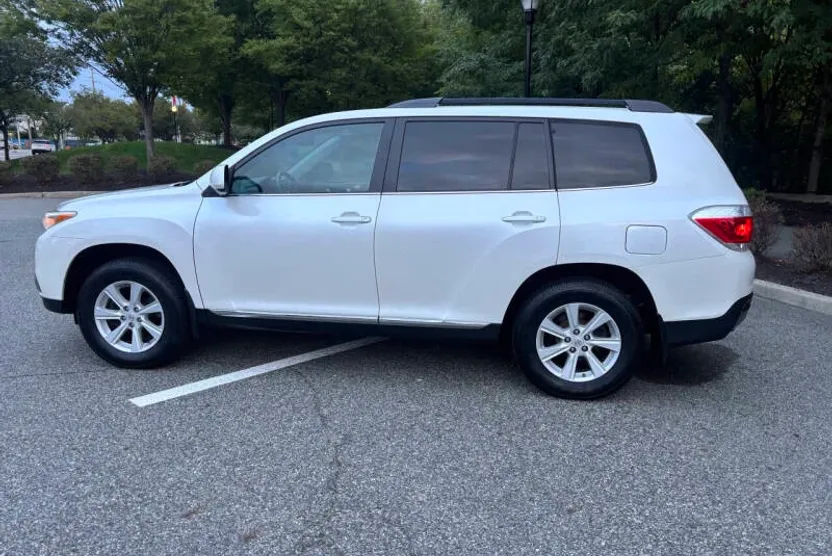 2012 Toyota Highlander SE photo 1