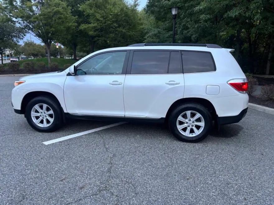 2012 Toyota Highlander SE photo 1