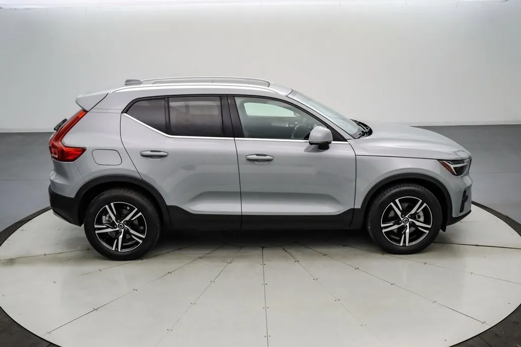 2024 Volvo XC40 Core photo 1