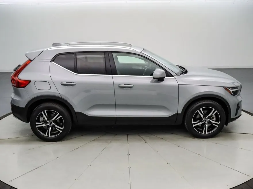 2024 Volvo XC40 Core photo 1