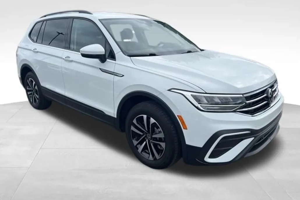 2023 Volkswagen Tiguan S photo 1