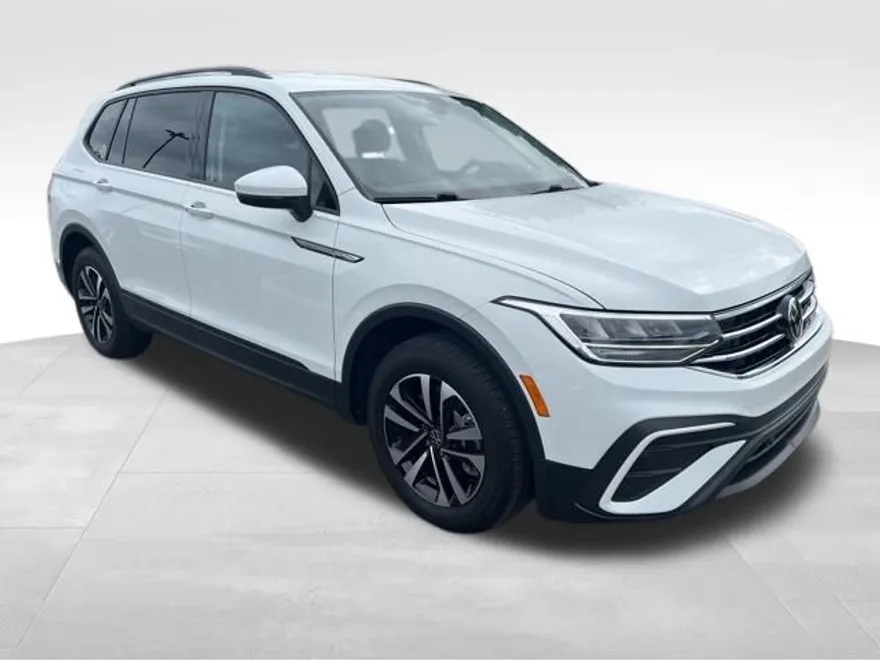 2023 Volkswagen Tiguan S photo 1