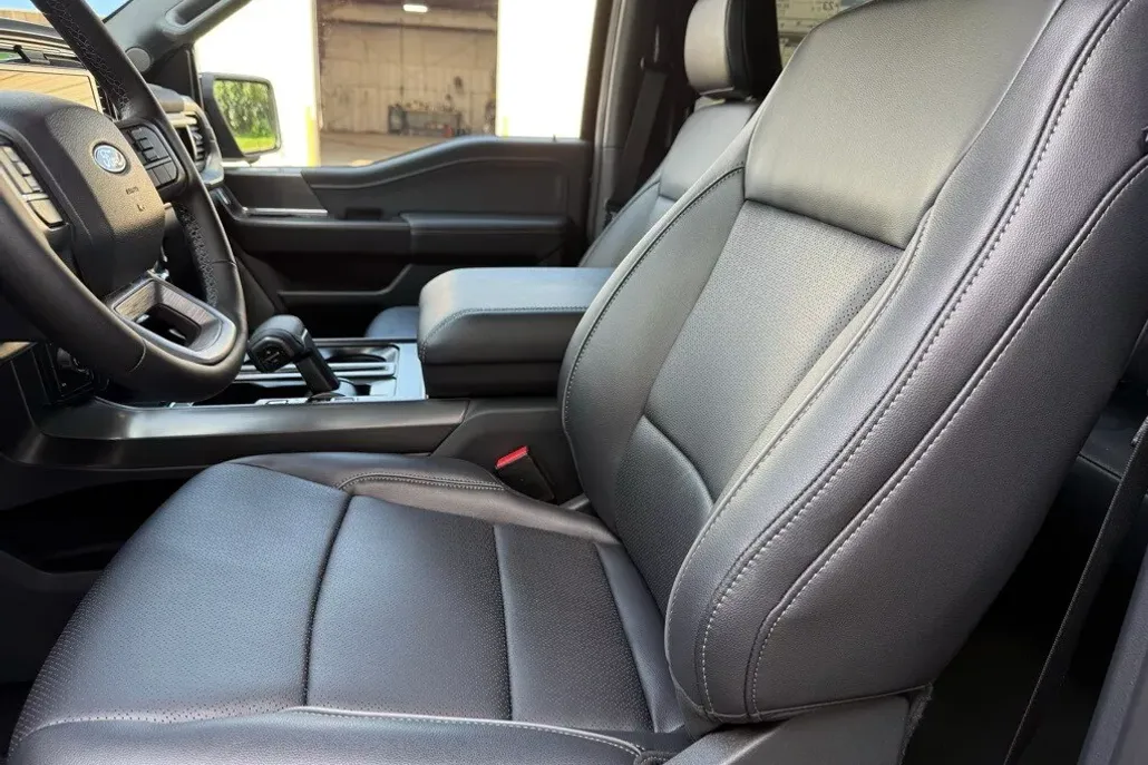 2025 Ford F-150 Lariat photo 1
