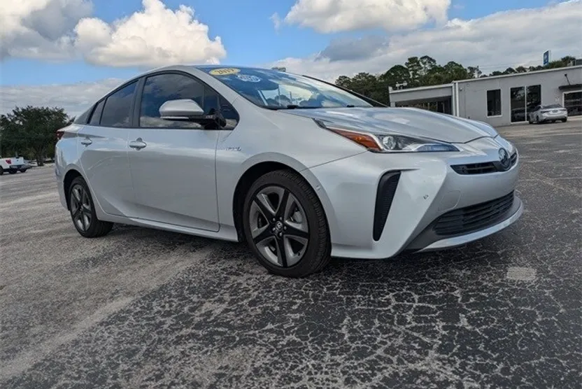 2019 Toyota Prius Limited photo 1