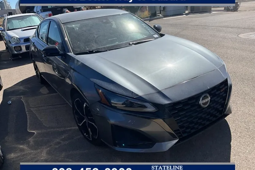 2023 Nissan Altima 2.5 SR photo 1