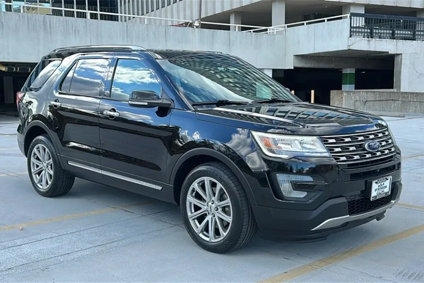 2017 Ford Explorer Limited photo 1