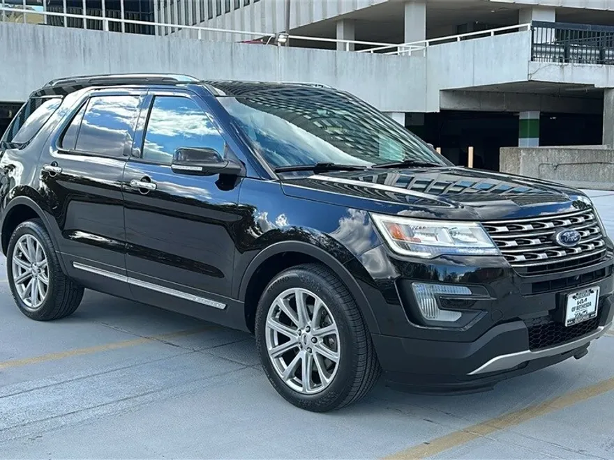 2017 Ford Explorer Limited photo 1