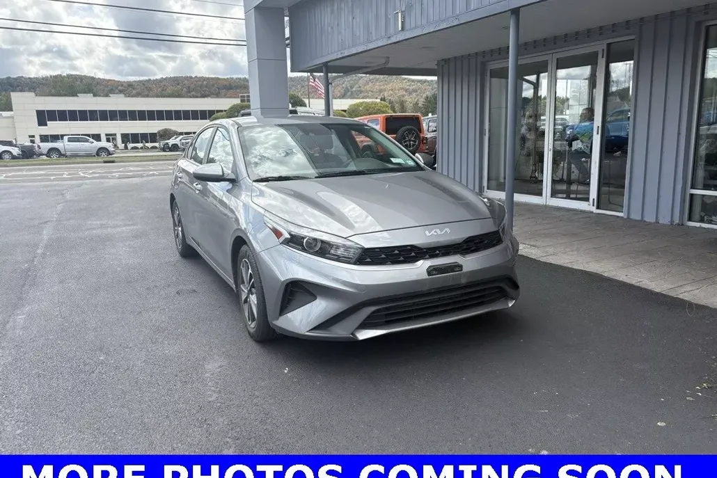2022 Kia Forte LXS photo 1