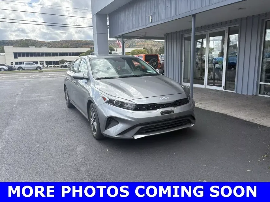 2022 Kia Forte LXS photo 1
