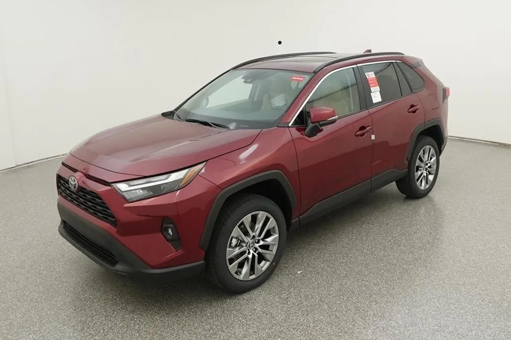 2022 Toyota RAV4 XLE Premium photo 1