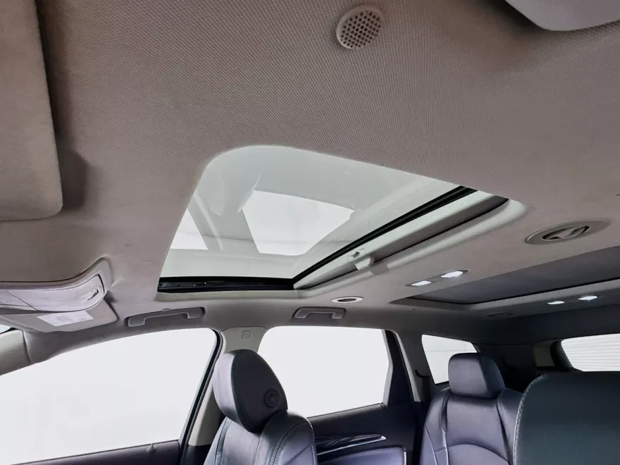2019 Buick Enclave Essence Leather photo 1