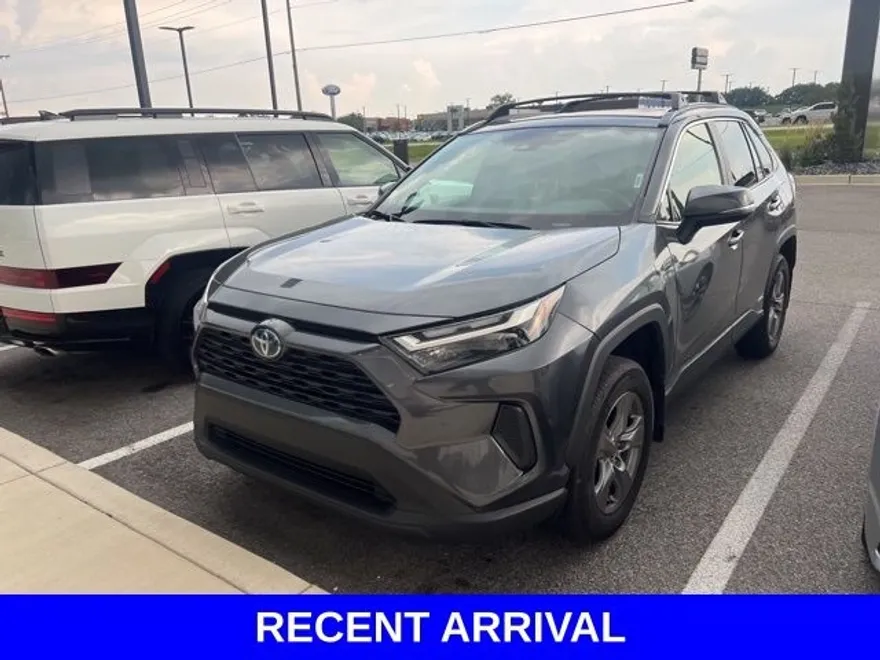 2023 Toyota RAV4 Hybrid XLE photo 1