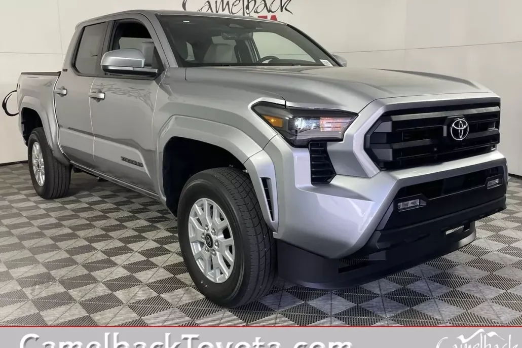 2025 Toyota Tacoma SR5 photo 1