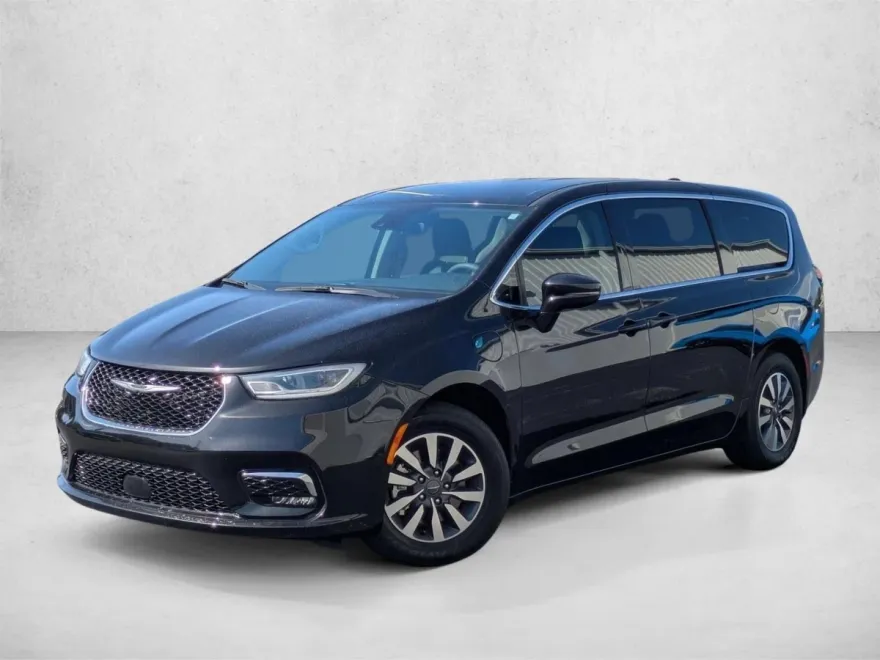 2022 Chrysler Pacifica Hybrid Touring L photo 1