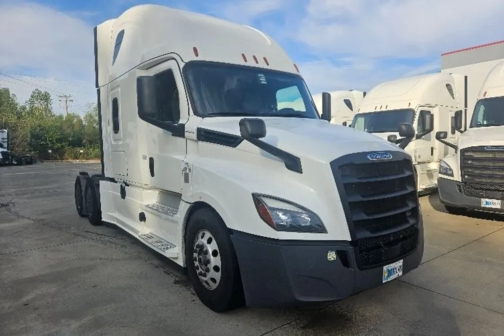 2020 Freightliner Cascadia 126" Sleeper Cab photo 1