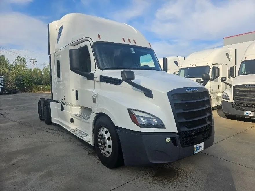 2020 Freightliner Cascadia 126" Sleeper Cab photo 1