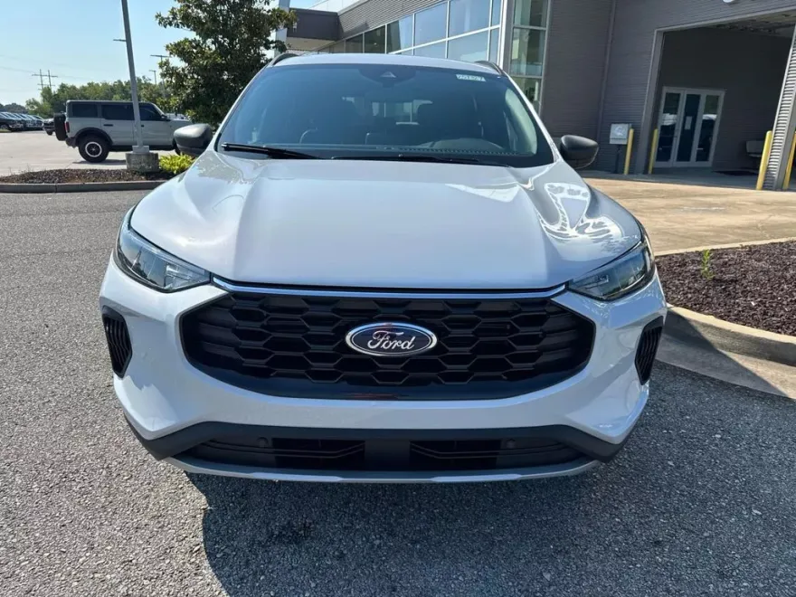 2025 Ford Escape ST-Line photo 1