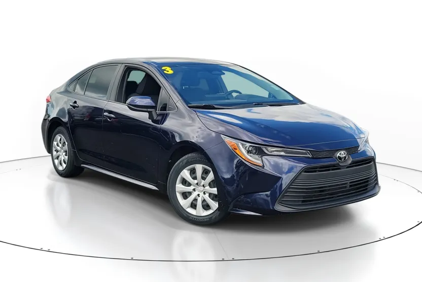 2023 Toyota Corolla LE photo 1