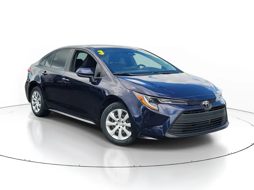 2023 Toyota Corolla LE photo 1