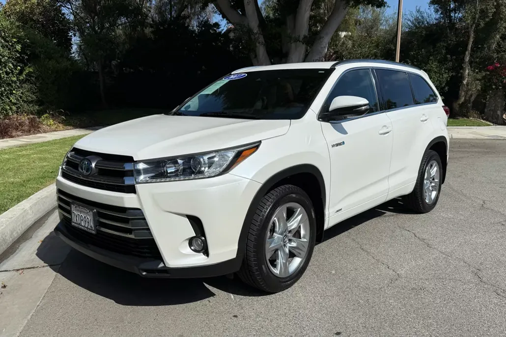 2017 Toyota Highlander Limited Platinum Hybrid photo 1