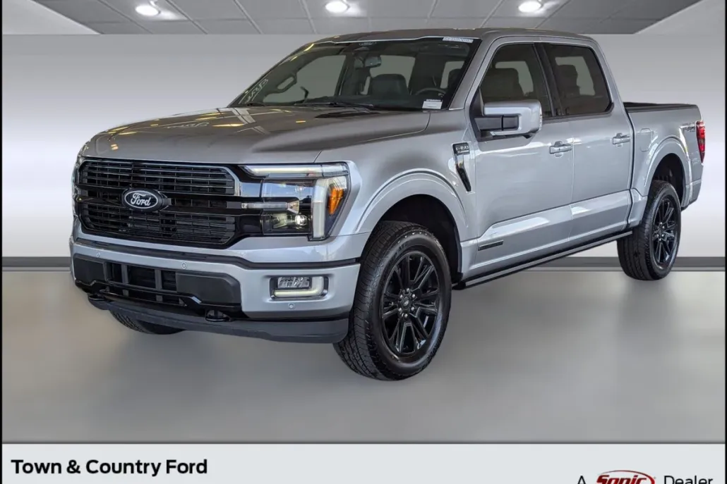 2025 Ford F-150 Platinum photo 1