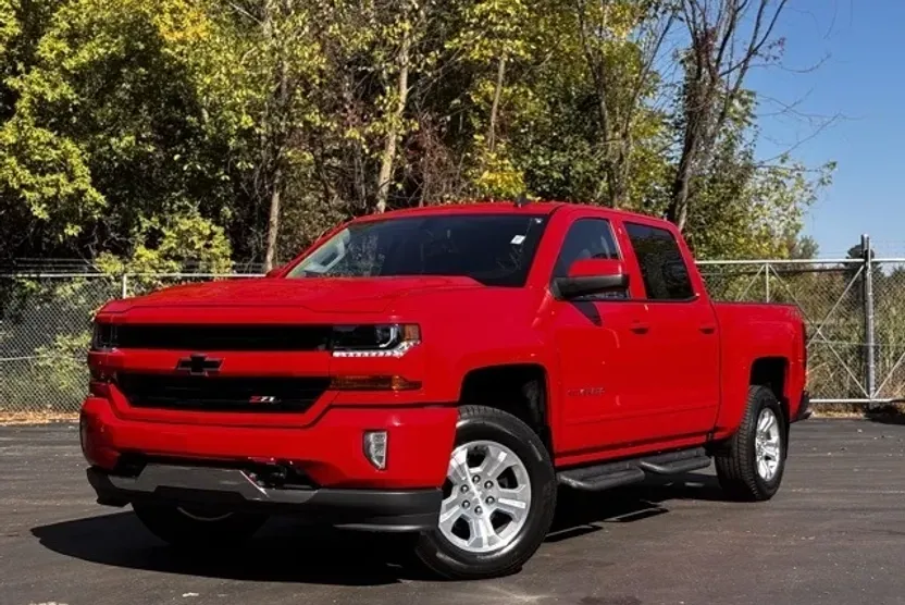 2018 Chevrolet Silverado 1500 LT photo 1