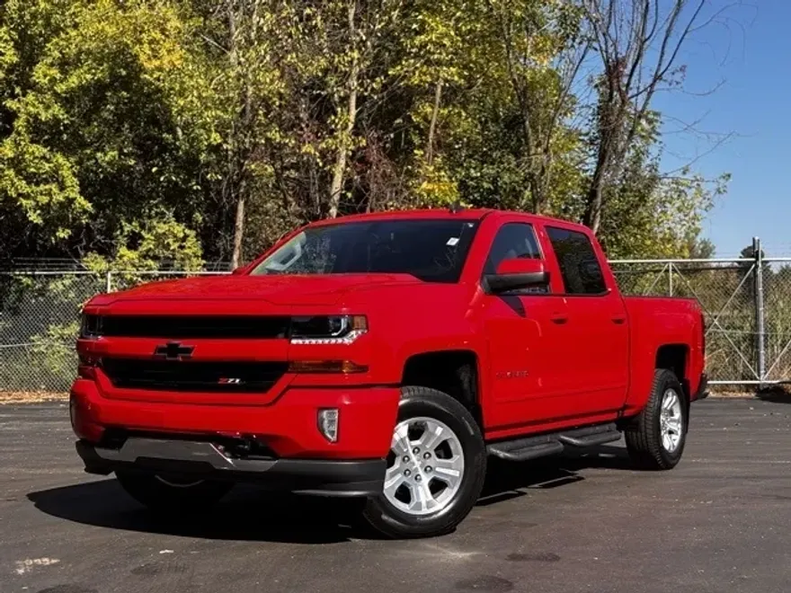 2018 Chevrolet Silverado 1500 LT photo 1