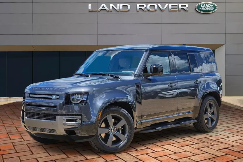 2025 Land Rover Defender 110 V8 photo 1