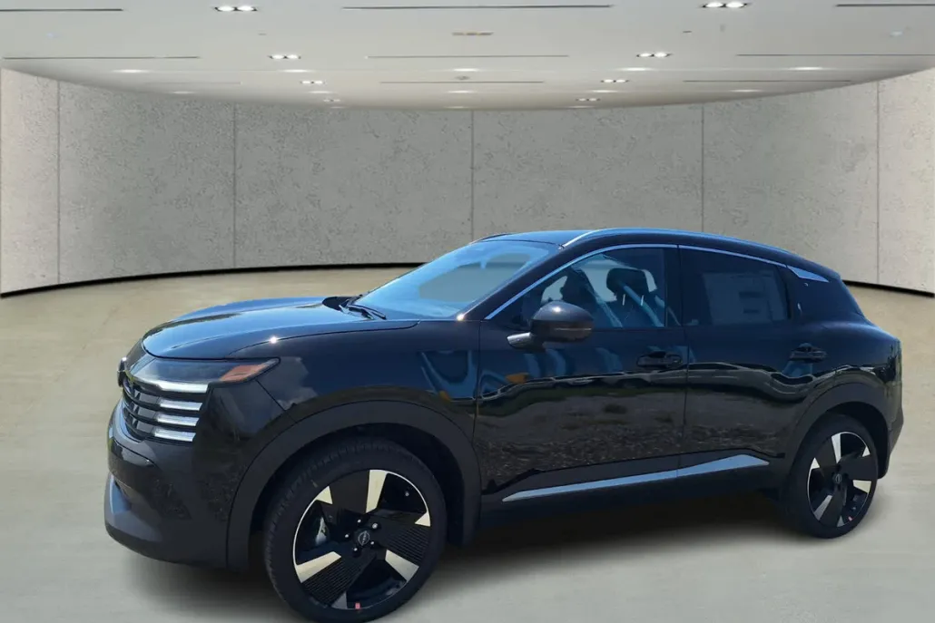 2025 Nissan Kicks SR photo 1