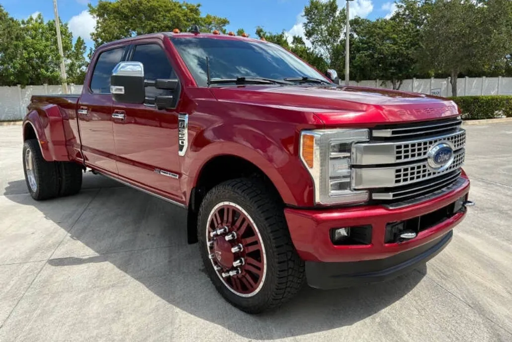 2019 Ford F-350 Platinum photo 1