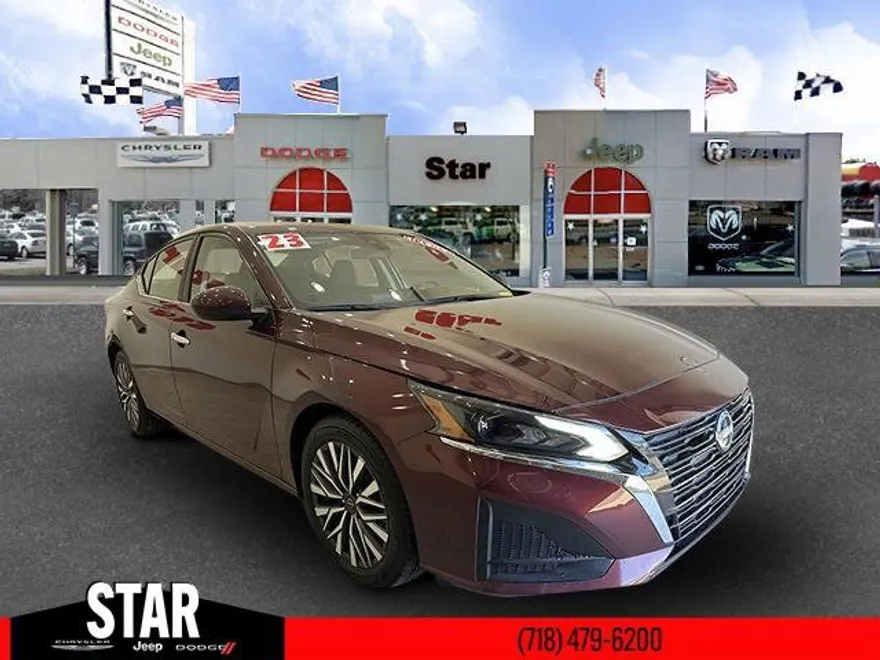 2023 Nissan Altima 2.5 SV photo 1