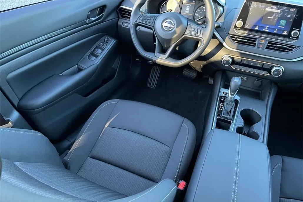 2025 Nissan Altima S photo 1