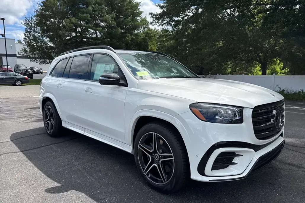 2025 Mercedes Benz GLS 450 4MATIC photo 1