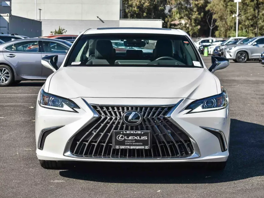 2025 Lexus ES 300h photo 2