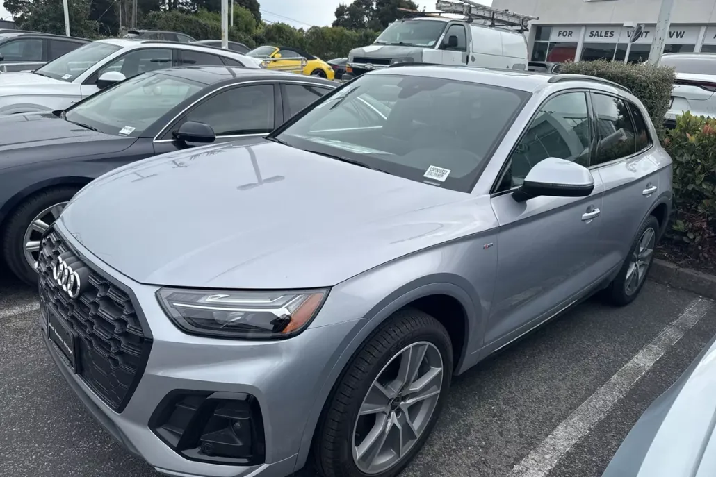 2025 Audi Q5 S line 45 TFSI Premium photo 1