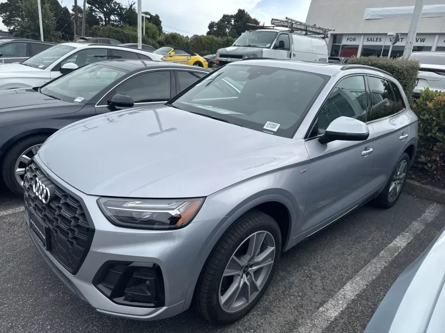 2025 Audi Q5 S line 45 TFSI Premium photo 1