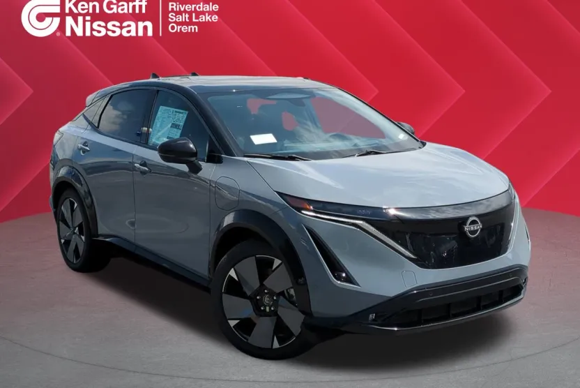 2025 Nissan ARIYA Platinum photo 1