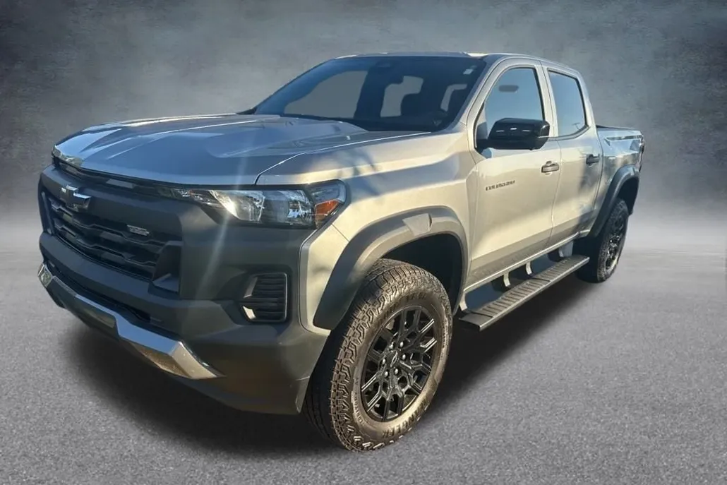 2024 Chevrolet Colorado Trail Boss photo 1